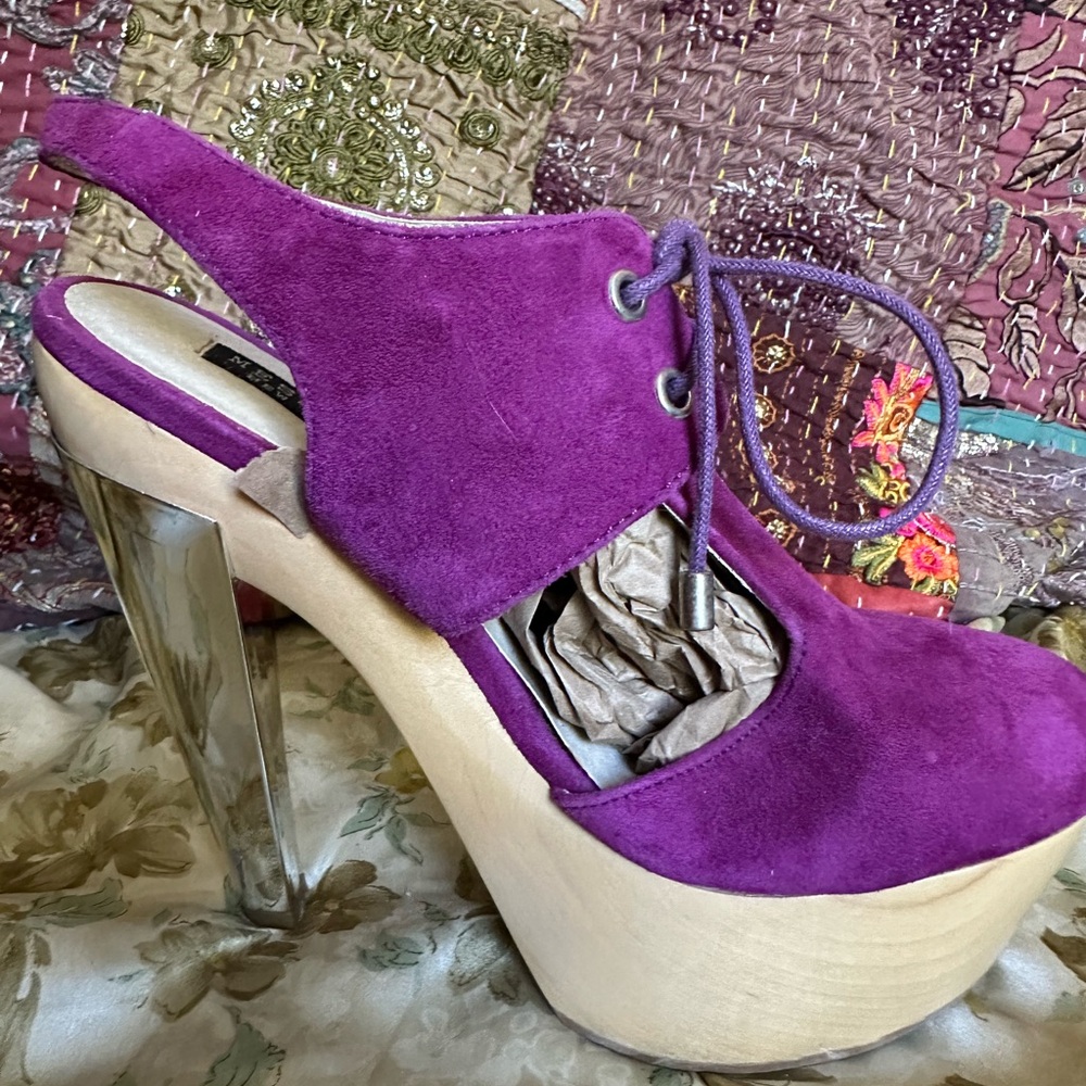 STUNNING Messeca New York Heels, Size 8
